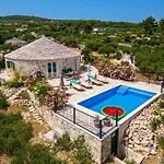 Дом отдыха Island Getaway - Heritage House *