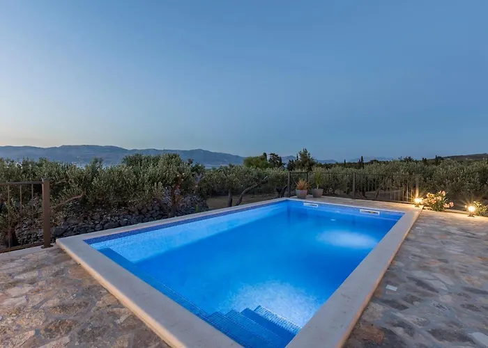Island Getaway - Heritage House * Mirca (Brac)