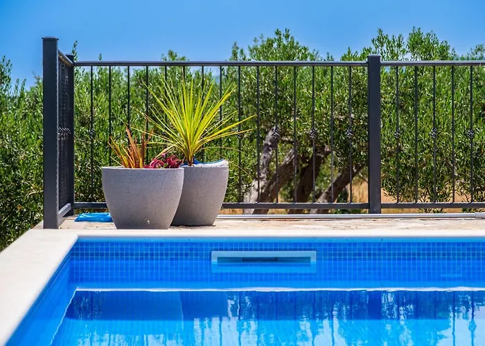Vikendica Island Getaway - Heritage House Mirca (Brac)