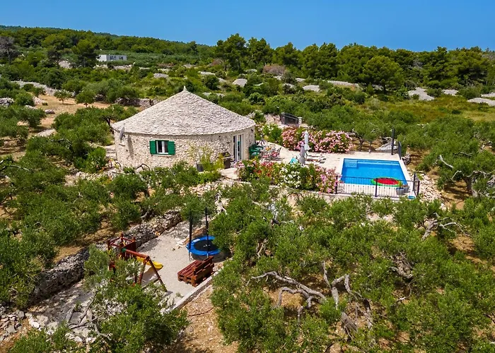 Island Getaway - Heritage House