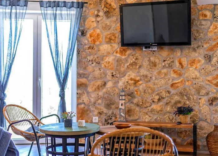 Island Getaway - Heritage House Mirca (Brac)
