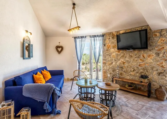 Island Getaway - Heritage House Mirca (Brac)