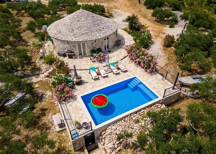 Island Getaway - Heritage House