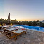 Island Getaway - Heritage House بيت للعطل