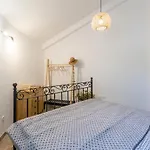 Island Getaway - Heritage House