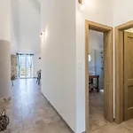 Island Getaway - Heritage House *