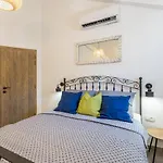 Island Getaway - Heritage House * Mirce