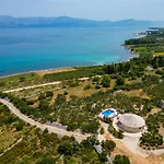 Island Getaway - Heritage House Mirce