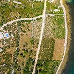 Vakantiehuis Island Getaway - Heritage House Mirce