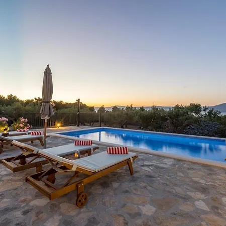 Island Getaway - Heritage House Holiday home