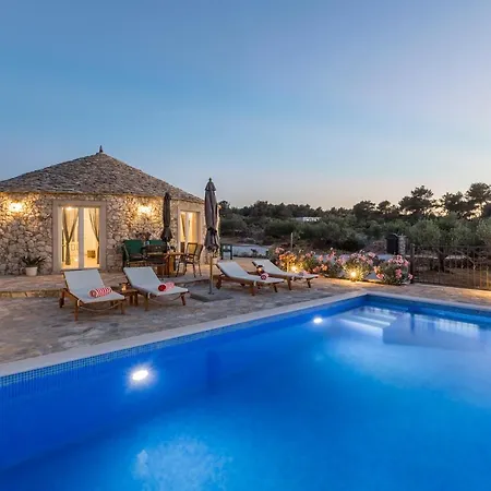 Island Getaway - Heritage House Holiday home *