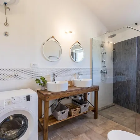 Holiday home Island Getaway - Heritage House