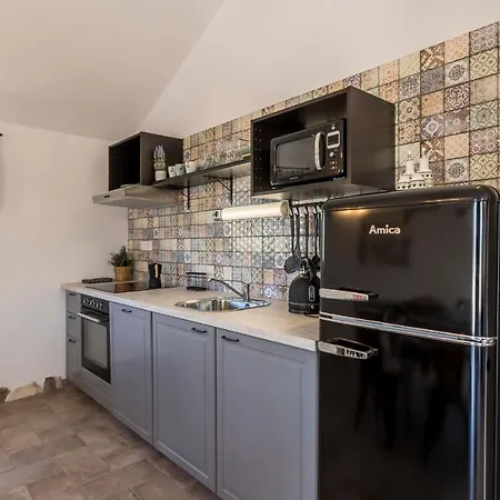 Island Getaway - Heritage House Mirca (Brac)