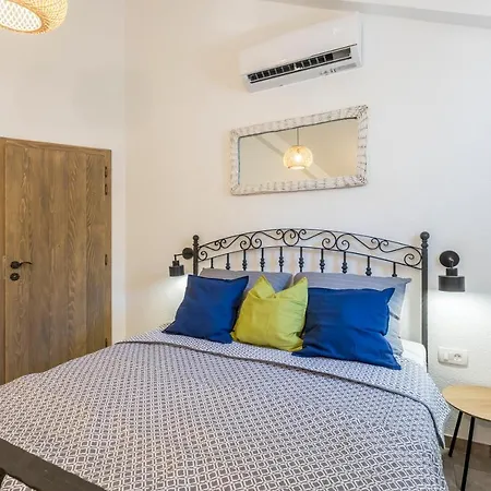 Island Getaway - Heritage House * Mirca (Brac)