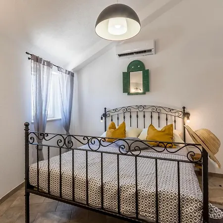 Island Getaway - Heritage House * Mirca (Brac)