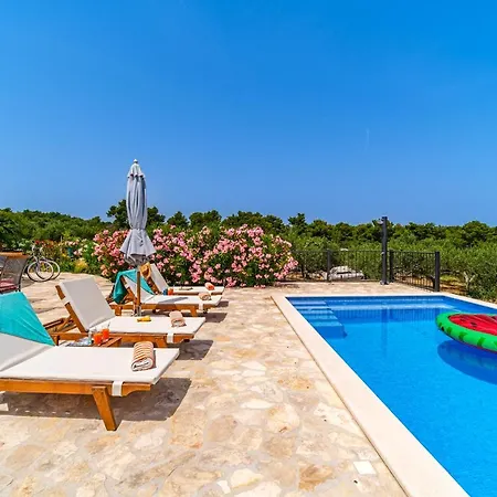Island Getaway - Heritage House * Mirca (Brac)