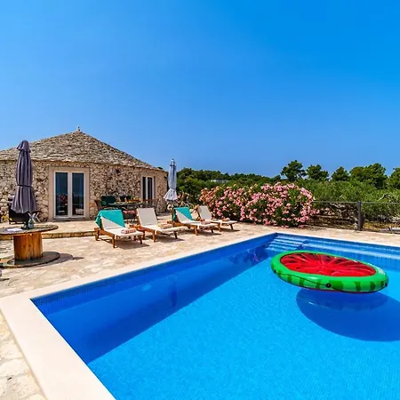 Island Getaway - Heritage House * Mirca (Brac)