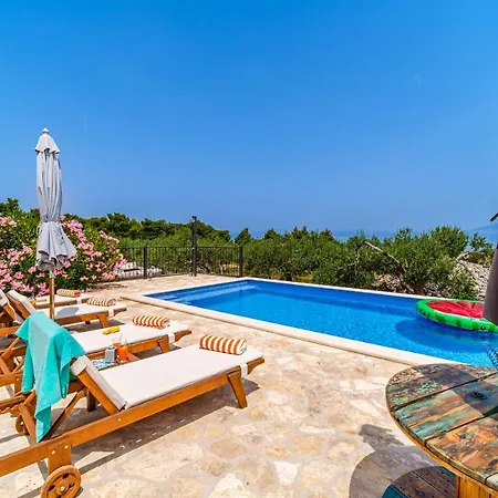 Island Getaway - Heritage House Mirca (Brac)