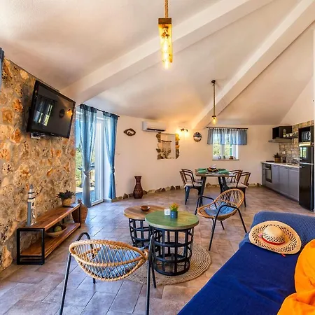 Island Getaway - Heritage House Holiday home *