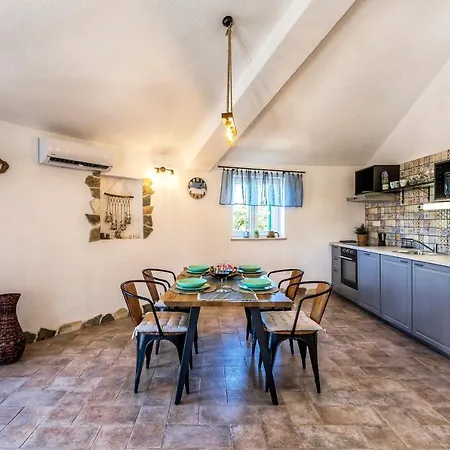 Island Getaway - Heritage House * Mirca (Brac)