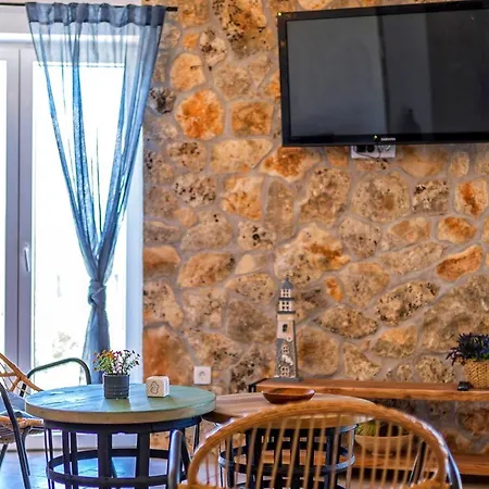 Island Getaway - Heritage House Mirca (Brac)