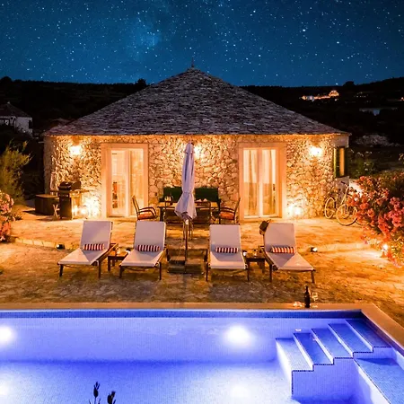 Island Getaway - Heritage House * Mirca (Brac)