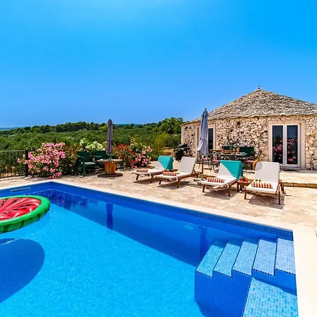Island Getaway - Heritage House Holiday home *
