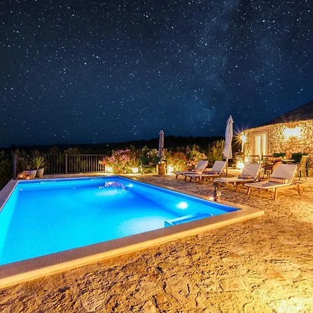 Island Getaway - Heritage House Mirca (Brac)