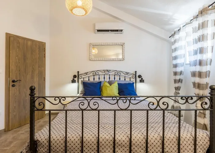 Island Getaway - Heritage House Dom wakacyjny Mirce