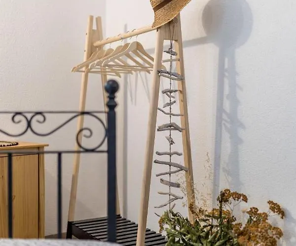 Dom wakacyjny Island Getaway - Heritage House Mirce