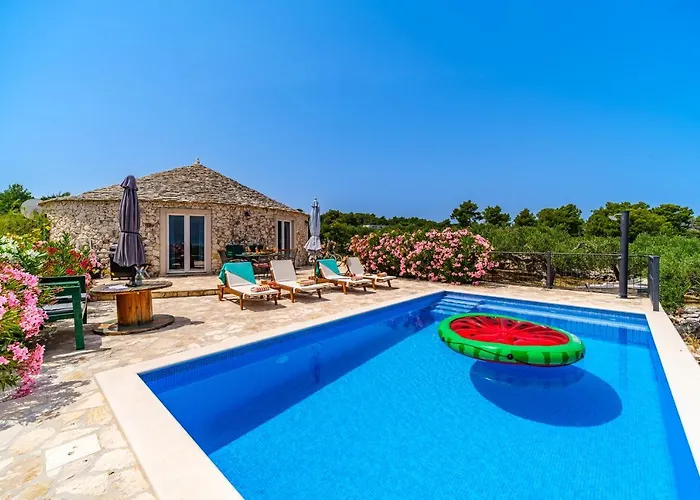 Island Getaway - Heritage House * Mirce