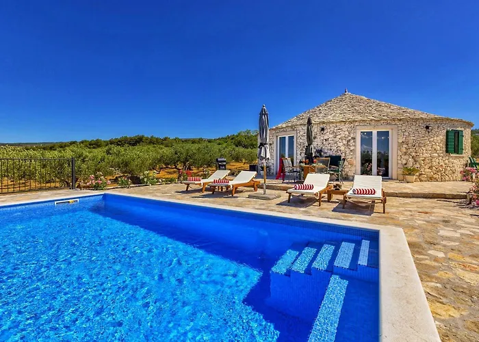 Island Getaway - Heritage House * Mirce